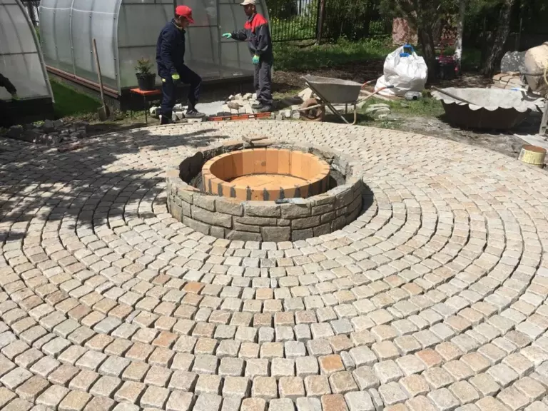 гранитная брусчатка, колотая, бежевая, размер 100х100, толщина 40-60 и 80-100 мм